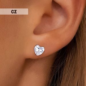 ⚜️𝟯𝟬%𝗢𝗙𝗙 𝗯𝘂𝗻𝗱𝗹𝗲𝘀 𝟯+⚜️ NEW CZ Heart Silver Stud Earrings
